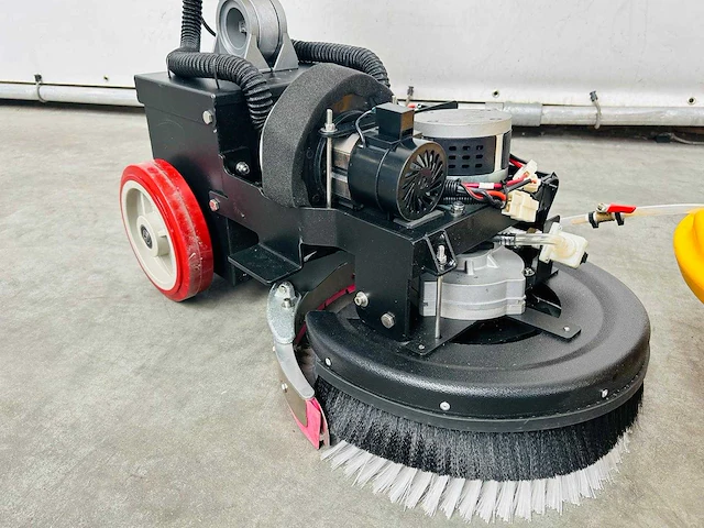 Rte - 2025 - fs30 - vloerschrobzuigmachine - afbeelding 3 van  12