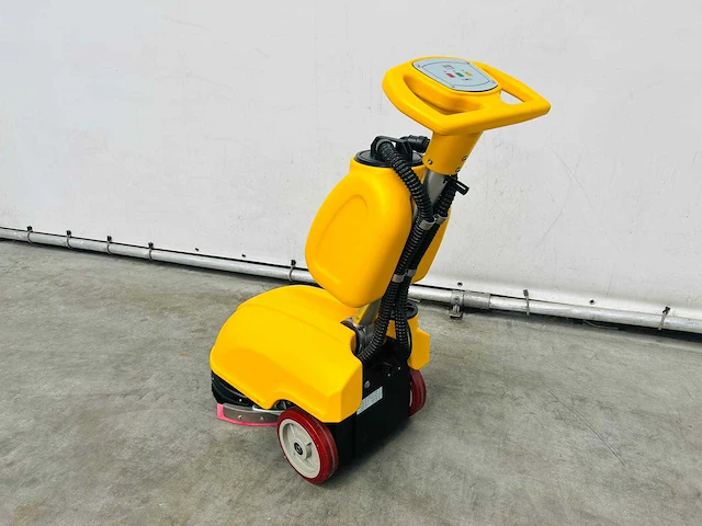 Rte - 2025 - fs30 - vloerschrobzuigmachine - afbeelding 6 van  12