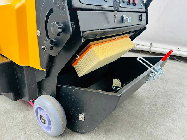 Rte - 2025 - ms30 - veegmachine - afbeelding 10 van  10