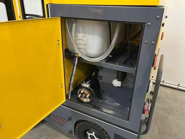 Rte - 2025 - st150 - veegmachine - afbeelding 10 van  29