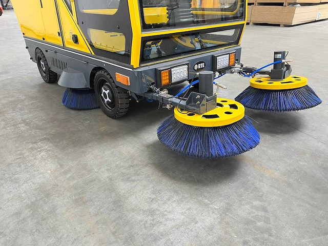 Rte - 2025 - st400 - straatveegmachine - afbeelding 3 van  32