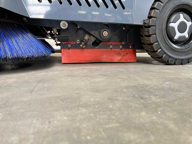 Rte - 2025 - st400 - straatveegmachine - afbeelding 15 van  32