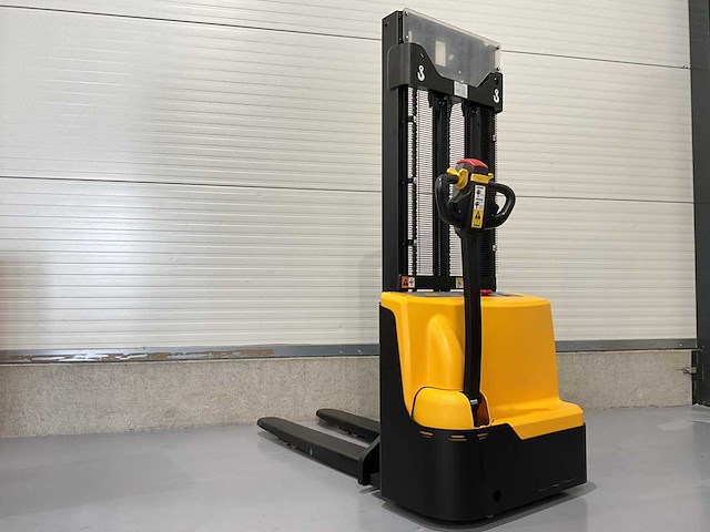 Rte - 2025 - ws15h - stapelaar - afbeelding 1 van  18