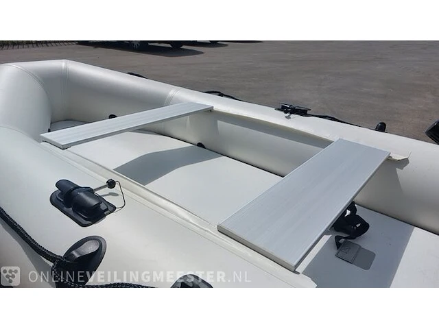 Rubberboot met airdeck aquaparx met 4 pk mercury viertaktmotor , wit, bouwjaar 2020 - afbeelding 10 van  33