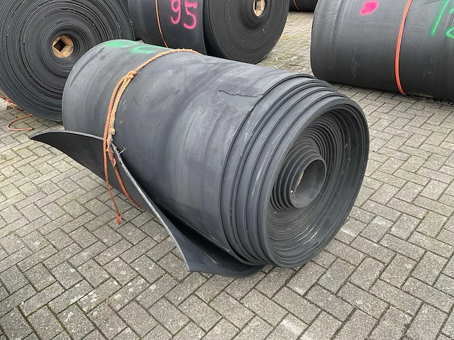 Rubberen rol 70 meter - afbeelding 1 van  6
