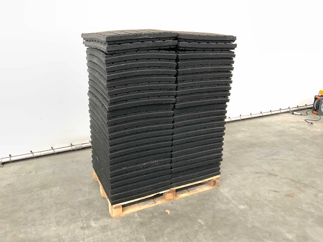 Rubberen tegel 790x590x60mm (48x) - afbeelding 1 van  9