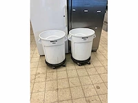 Rubbermaid brute afvalemmer op trolly (2x) - afbeelding 2 van  6