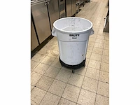 Rubbermaid brute afvalemmer op trolly - afbeelding 2 van  6