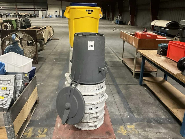 Rubbermaid brute emmer (11x) - afbeelding 3 van  4
