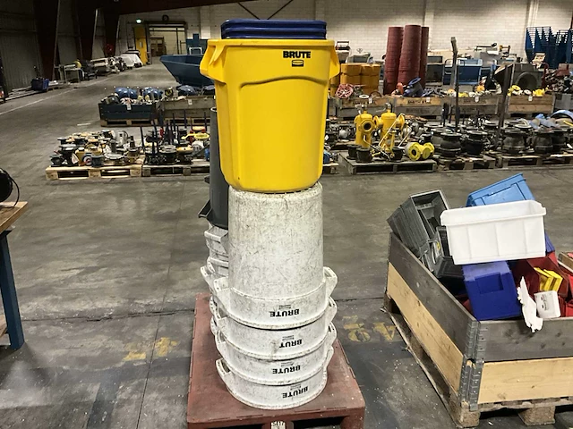 Rubbermaid brute emmer (11x) - afbeelding 4 van  4