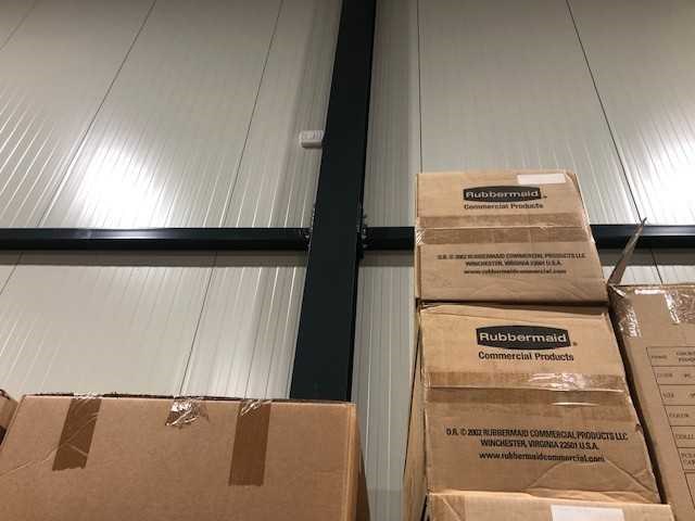 Rubbermaid veiligheidskegel met absorptiepapier. engels en spaans 4x - afbeelding 1 van  6