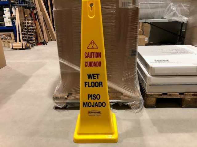 Rubbermaid veiligheidskegel met absorptiepapier. engels en spaans 4x - afbeelding 3 van  6