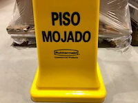 Rubbermaid veiligheidskegel met absorptiepapier. engels en spaans 4x - afbeelding 4 van  6