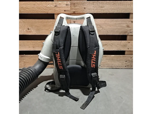 Ruggedragen benzine bladblazer stihl, br 550, bouwjaar 2014 - afbeelding 7 van  8