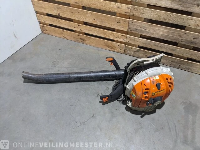 Ruggedragen bladblazer stihl, br 600, bouwjaar 2009 - afbeelding 2 van  8
