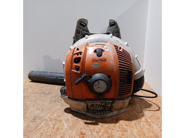 Ruggedragen bladblazer stihl, br600, bouwjaar 2014 - afbeelding 1 van  8