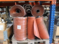 Ruim 10 rollen kilgoot koramic kora-teck. kleur rood. - afbeelding 1 van  1