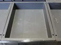 Ruim 100 kunststof stapelkratten met afmeting 40 x 30 x 7,5 cm. - afbeelding 3 van  3