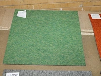 Ruim 1250 groene tapijttegels op vier pallets. - afbeelding 2 van  2