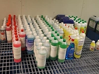 Ruim 150 flessen schoonmaakproducten waaronder vloerreiniger, sanitairreiniger, interieurreiniger, schoonma... - afbeelding 4 van  10