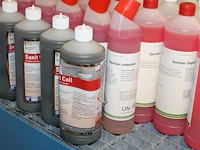 Ruim 150 flessen schoonmaakproducten waaronder vloerreiniger, sanitairreiniger, interieurreiniger, schoonma... - afbeelding 6 van  10
