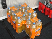 Ruim 160 flessen frisdrank w.o. cola, sinas en 7-up met houdbaarheidsdatum 29-6-25. - afbeelding 2 van  4
