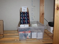Ruim 20 ledlampen waaronder osram en philips in kunststof box. - afbeelding 1 van  2