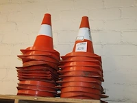 Ruim 20 pionnen met hoogte 33 cm. - afbeelding 1 van  1
