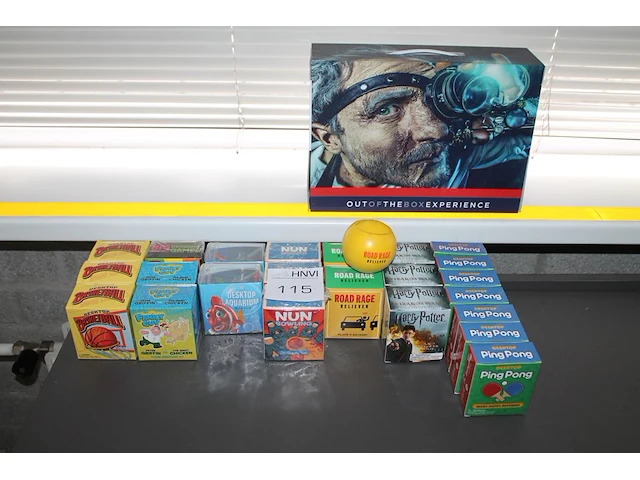 Ruim 20 reis en desktopspellen in diverse uitvoeringen. - afbeelding 1 van  1