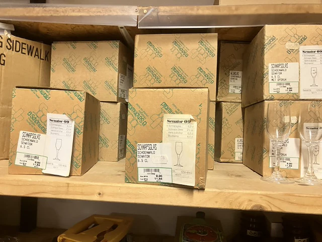 Ruim 20 x 6 doosjes rode wijn of portglazen assorti - afbeelding 1 van  9