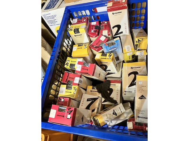 Ruim 25 panties en kniekousjes van marianne, retout uit verkoop. doosjes ogen minder, panties zijn goed - afbeelding 1 van  3