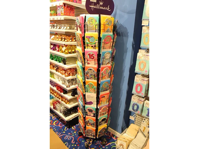 Ruim 250 verjaardagskaarten hallmark. let op! exclusief carrousel. - afbeelding 2 van  6