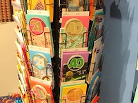Ruim 250 verjaardagskaarten hallmark. let op! exclusief carrousel. - afbeelding 3 van  6