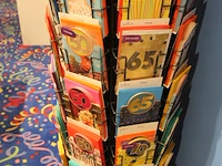 Ruim 250 verjaardagskaarten hallmark. let op! exclusief carrousel. - afbeelding 4 van  6