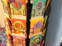 Ruim 250 verjaardagskaarten hallmark. let op! exclusief carrousel. - afbeelding 6 van  6