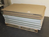 Ruim 30 m2 laminaat vitality ivory oak deels met ondervloer op pallet. - afbeelding 1 van  3