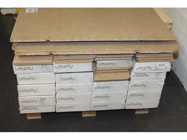 Ruim 30 m2 laminaat vitality ivory oak deels met ondervloer op pallet. - afbeelding 2 van  3