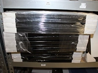 Ruim 50 fotolijsten in diverse maten en uitvoeringen waaronder 18 x 24 cm, 30 x 40 cm en 40 x 40 cm op drie... - afbeelding 3 van  3
