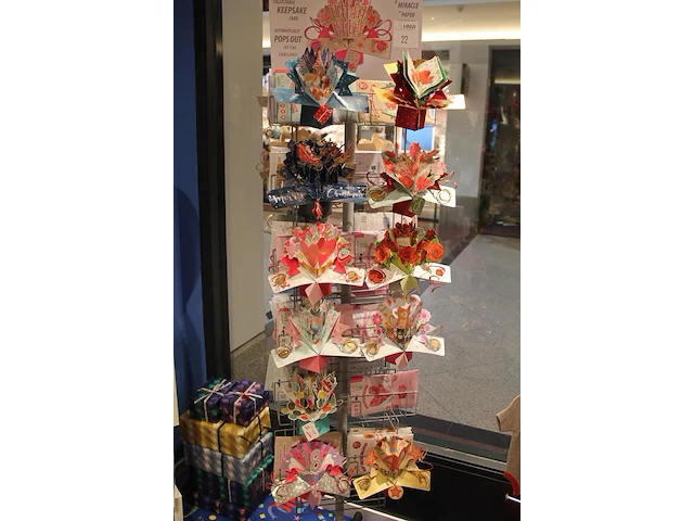 Ruim 50 pop-outkaarten. let op! exclusief carrousel. - afbeelding 2 van  4