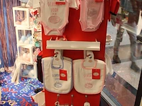 Ruim 50 psv-fanstore babyproducten w.o. mutsjes, slabbetjes, rompertjes, luierpakjes en t-shirtjes. - afbeelding 3 van  4