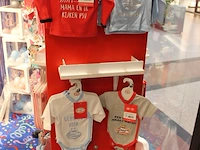 Ruim 50 psv-fanstore babyproducten w.o. mutsjes, slabbetjes, rompertjes, luierpakjes en t-shirtjes. - afbeelding 4 van  4