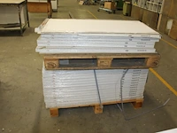 Ruim 60 m2 laminaat 122 x 61 cm in mat en hoogglans wit. - afbeelding 4 van  4