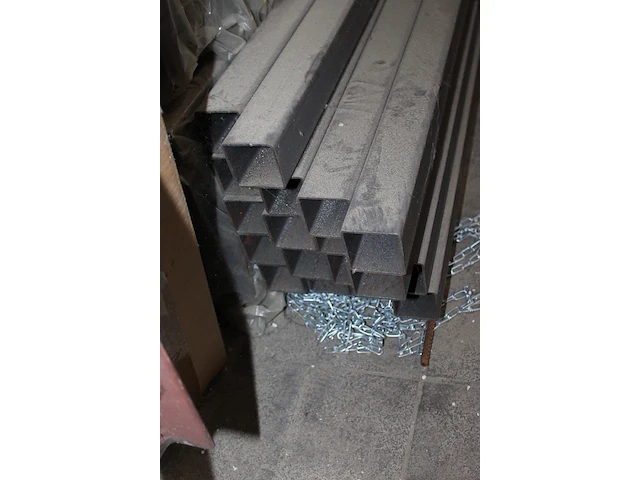 Ruim 60 metalen kokers 60 x 60 mm en lengte 600 cm. - afbeelding 2 van  4