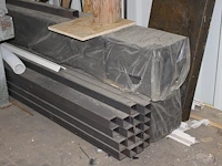 Ruim 60 metalen kokers 60 x 60 mm en lengte 600 cm. - afbeelding 3 van  4