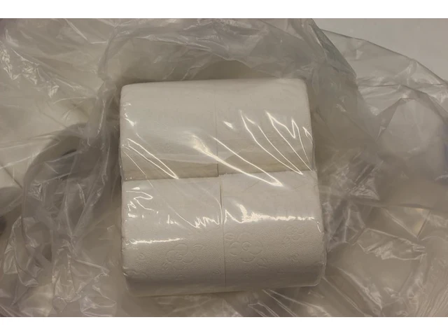 Ruim 70 rollen toiletpapier - afbeelding 1 van  2