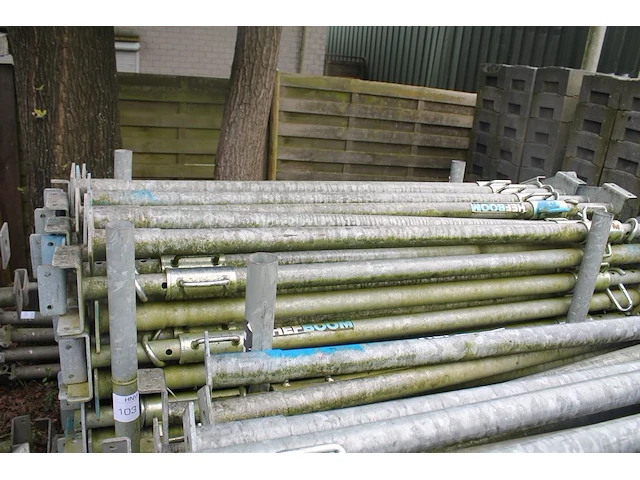 Ruim 80 bouwstempels in 2 bokken, ruim 80 stuks - afbeelding 1 van  2