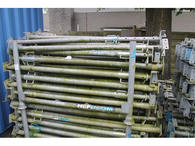 Ruim 80 bouwstempels in 2 bokken, ruim 80 stuks - afbeelding 1 van  3