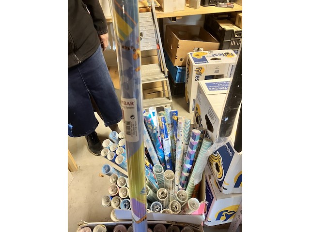 Ruim 80 rollen kadopapier assorti - afbeelding 3 van  7