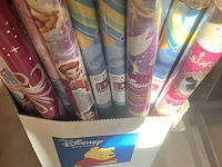 Ruim 80 rollen kadopapier assorti - afbeelding 5 van  7