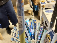 Ruim 80 rollen kadopapier assorti - afbeelding 6 van  7